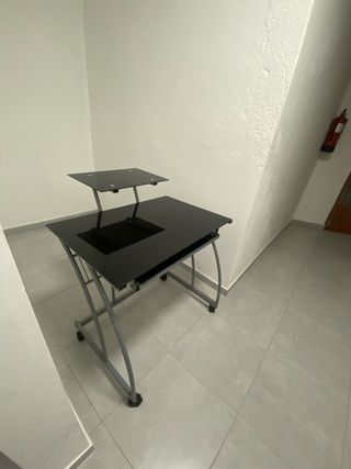 Escritorio cristal negro con bandeja