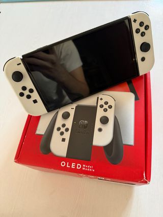 Nintendo Switch OLED + 2 Docks