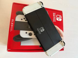 Nintendo Switch OLED + 2 Docks