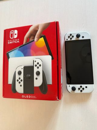 Nintendo Switch OLED + 2 Docks