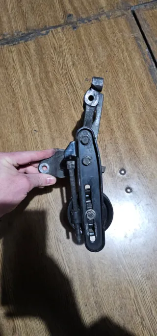 Soporte y polea para tensar A/A Subaru Impreza GC8