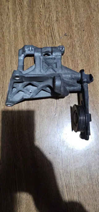 Soporte y polea para tensar A/A Subaru Impreza GC8