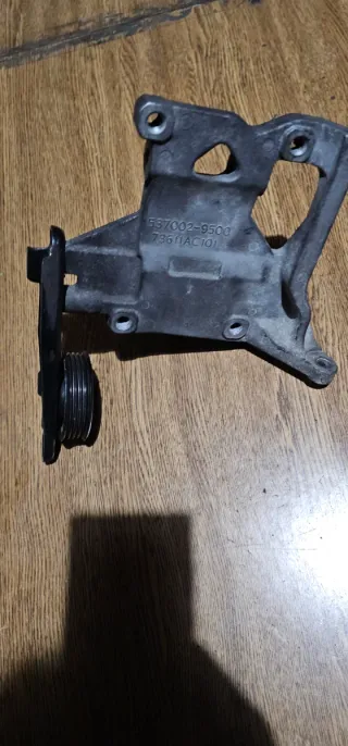 Soporte y polea para tensar A/A Subaru Impreza GC8