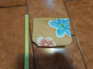 Pochette artigianale con fiori