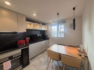 Casa adosada en alquiler en Playa de la Fontanilla en Marbella