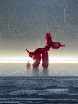 Cane palloncino rosso