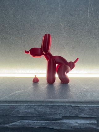 Cane palloncino rosso