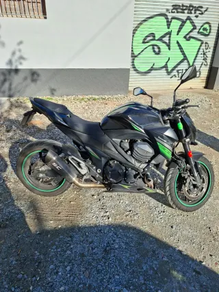 Kawasaki Z800e Negra y Verde