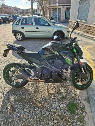 Kawasaki Z800e Negra y Verde