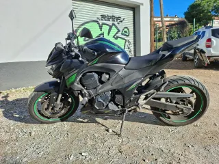 Kawasaki Z800e Negra y Verde