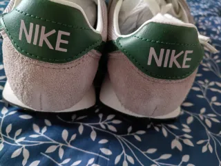 Zapatillas Nike grises y verdes