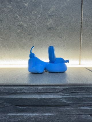Cane palloncino blu