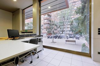 Local comercial en venta en Les Tres Torres en Barcelona
