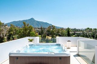 Chalet en alquiler en Los Naranjos - Las Brisas en Marbella