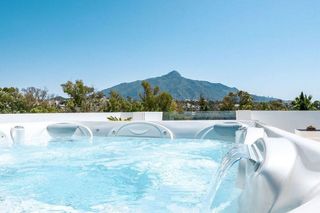 Chalet en alquiler en Los Naranjos - Las Brisas en Marbella