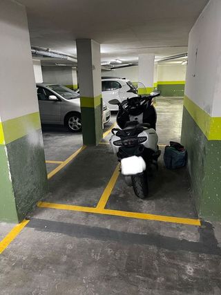 Garaje en venta en Centre en Badalona