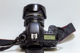 Canon EOS 7D + Lente 17-85mm