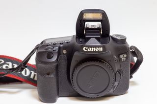 Canon EOS 7D + Lente 17-85mm