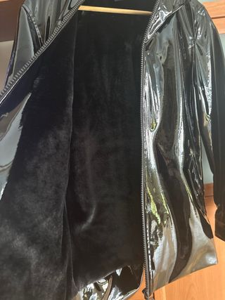 Chubasquero charol forrado pelito Talla XS