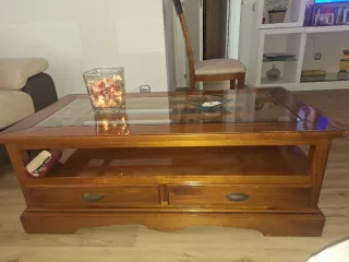 Mesa centro,salón y cuatro sillas