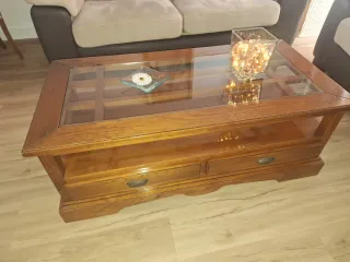 Mesa centro,salón y cuatro sillas