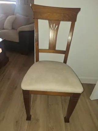 Mesa centro,salón y cuatro sillas