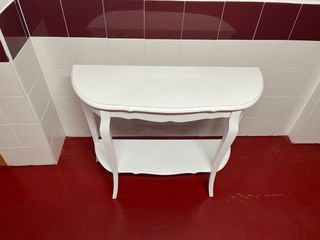 Mueble de entrada blanco madera.