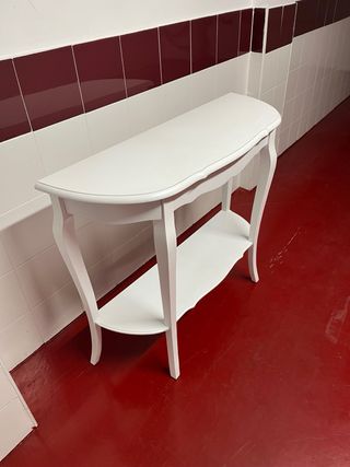 Mueble de entrada blanco madera.