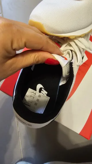 Zapatillas Nike Negras y Blancas