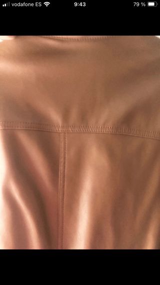 Chaqueta Zara marrón efecto piel