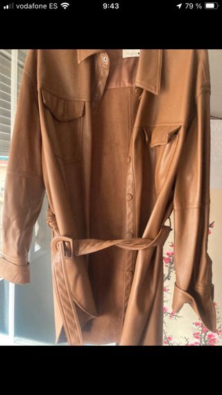 Chaqueta Zara marrón efecto piel