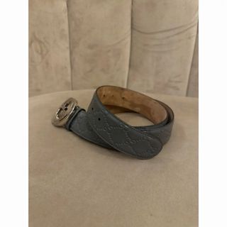 Cinturón Gucci Gris con Hebilla GG plateada