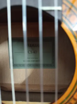 Guitarra Española Yamaha C40 se entrega con funda