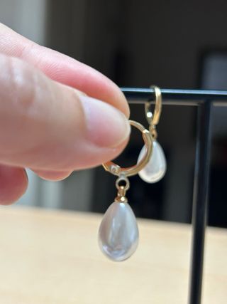 Pendientes dorados con perlas