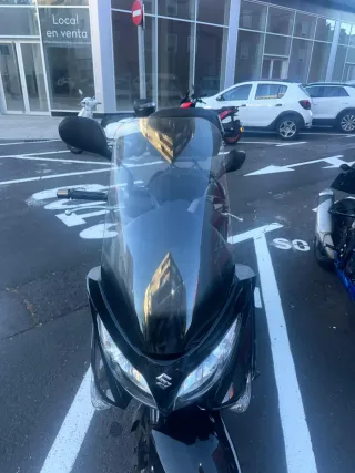 Suzuki Burgman 125 Negra 2016