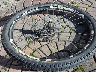 Ruota posteriore 27.5" con disco e gomma