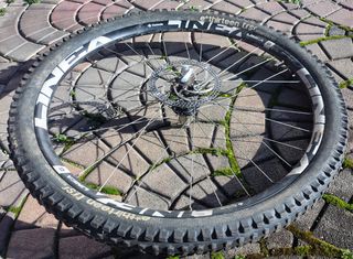 Ruota posteriore 27.5" con disco e gomma