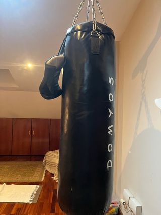 Saco de boxeo negro