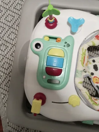 Tacatá para bebé con centro de actividades