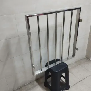 Reja de  inoxidable brillante altura 80cm x79 cm