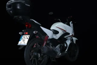 Honda CB125F Blanca con Baúl SH29