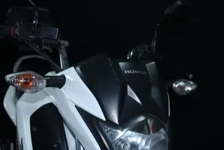 Honda CB125F Blanca con Baúl SH29