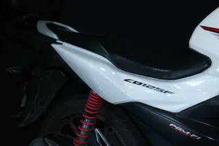 Honda CB125F Blanca con Baúl SH29