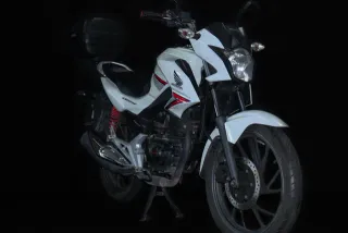 Honda CB125F Blanca con Baúl SH29
