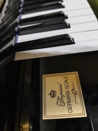 Piano Vertical Samick Imperial German Scale