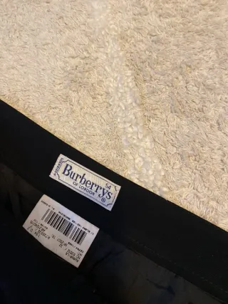 Falda Burberry Negra Vintage