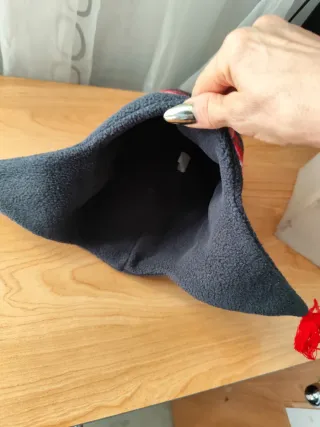 Gorro de invierno con orejeras y pompón