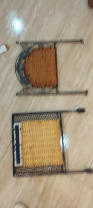 Revisteros de metal y mimbre