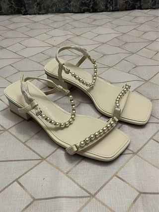 Sandalias de perlas