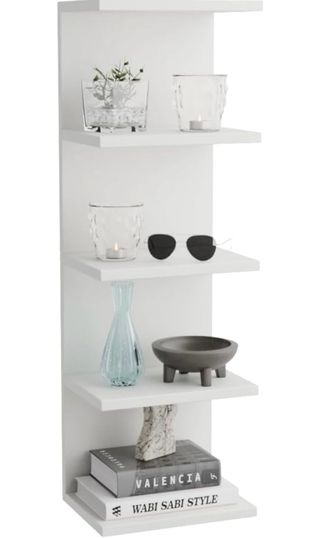 Estantería de pared blanca